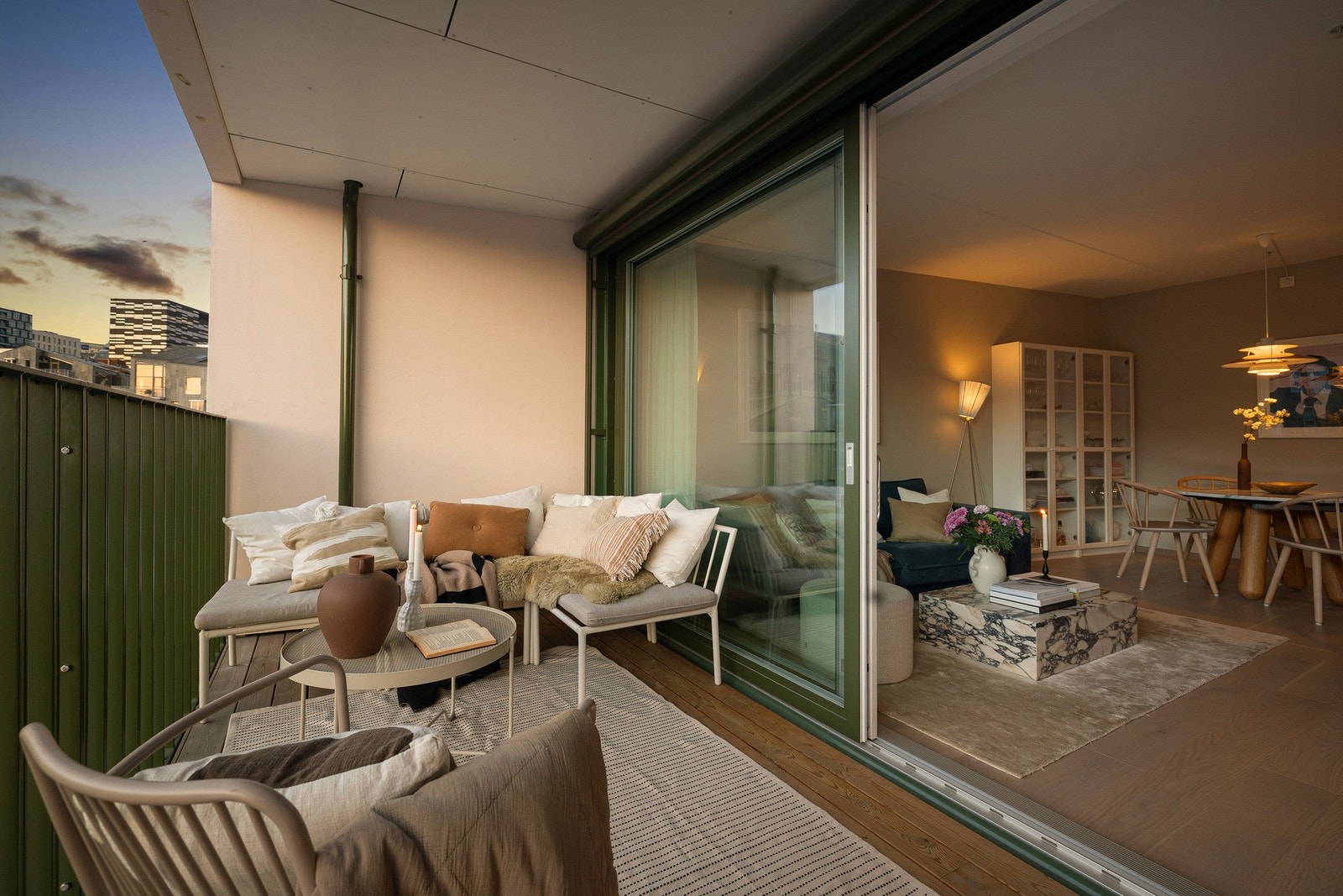 Balkongen blir en herlig forlengelse av stuen. Galleribilde