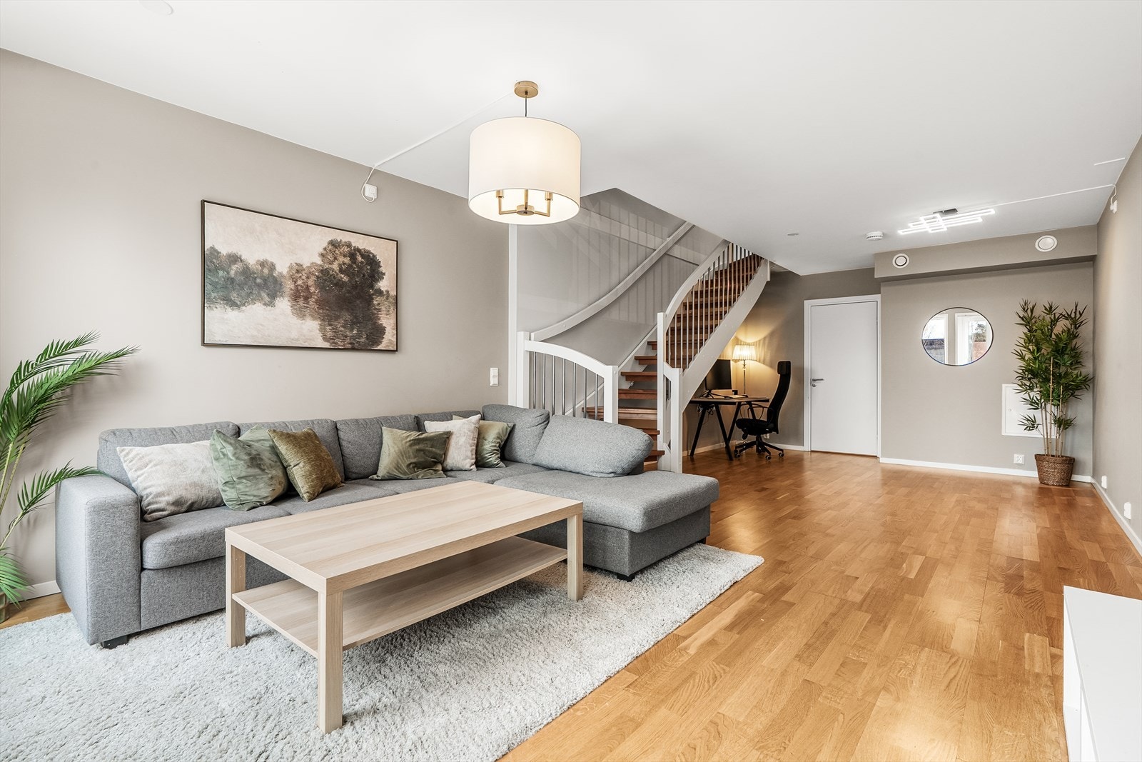 Her kan en innrede etter eget ønske og behov med salong og TV-krok, spisebord eller annet ønsket møblement; mulighetene er mange. Galleribilde