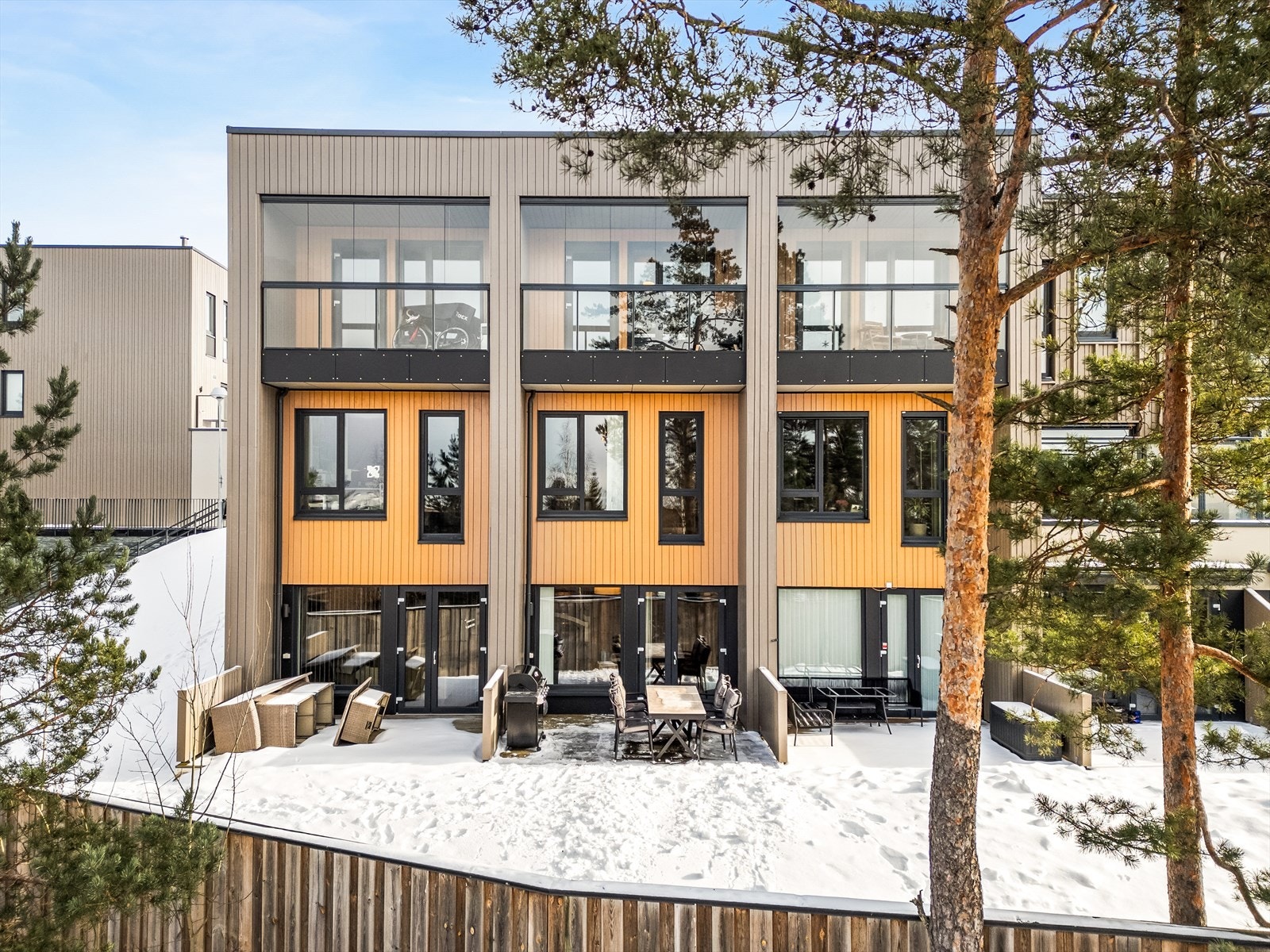 Lokalmegler Kapil Sarna v/ DNB Eiendom har gleden av å presentere Jordstjerneveien 5B! Galleribilde