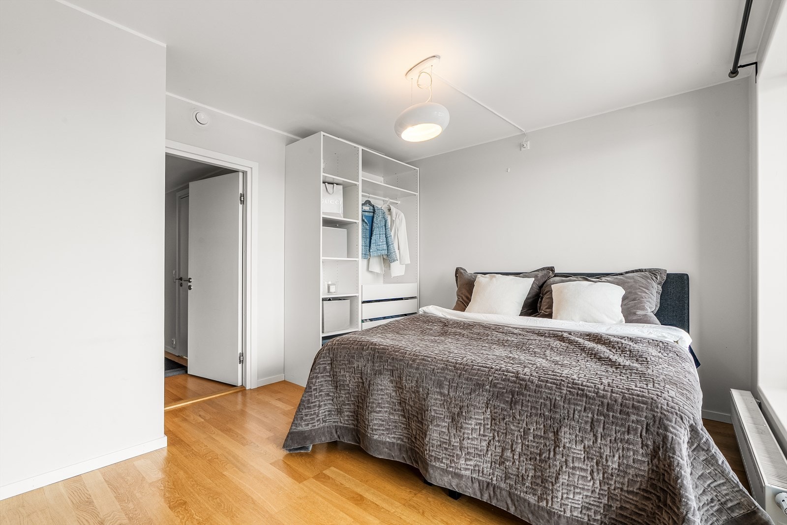 I tillegg er det god plass for å sette opp et garderobeskap. Galleribilde