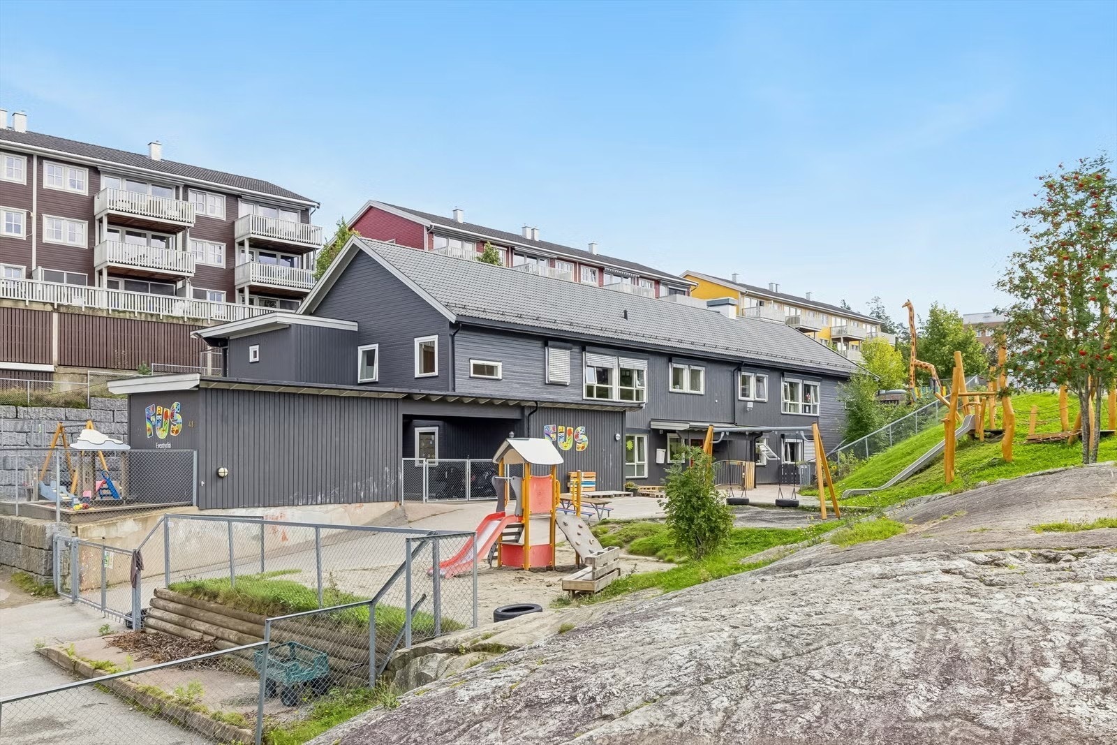 Eventyrlia FUS barnehage gangavstand fra boligen. Her blir du møtt av varme, tilstedeværende og glødende voksne som brenner for å skape trygghet, magiske øyeblikk og minner for livet for barnet ditt. Galleribilde