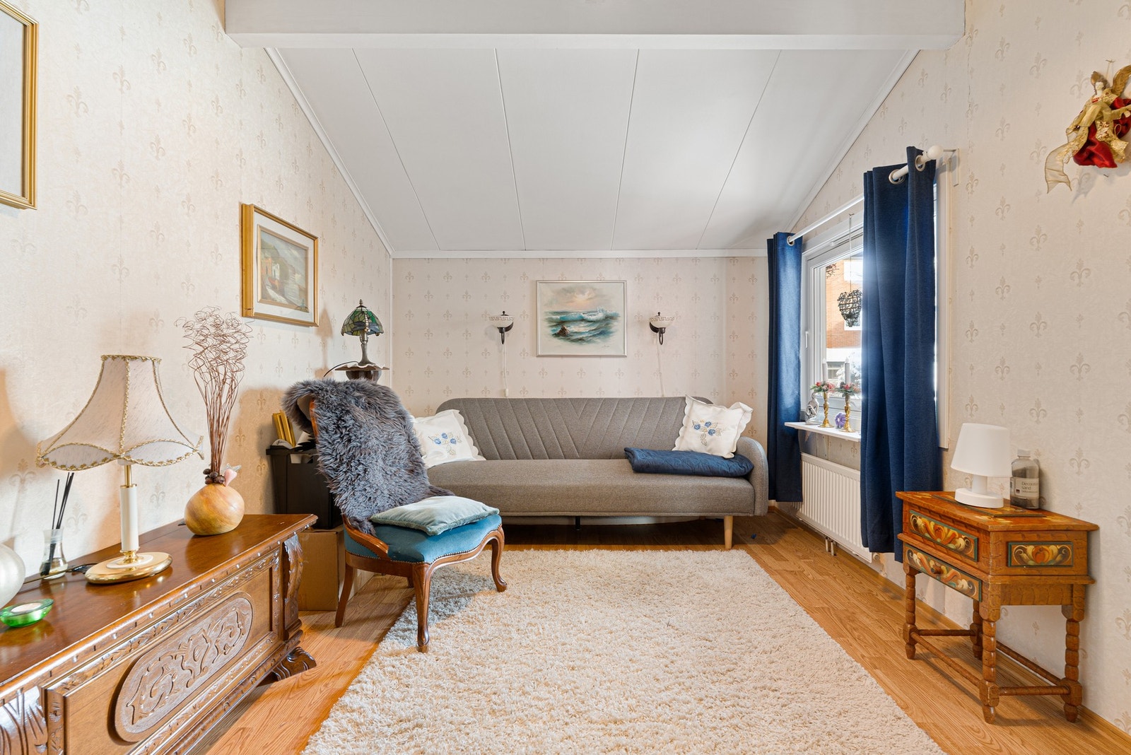 Soverommet i tilknytning til gangen er på 12 kvm og har plass til dobbeltseng og ønsket garderobeløsning. Passer også perfekt som TV-stue. Galleribilde