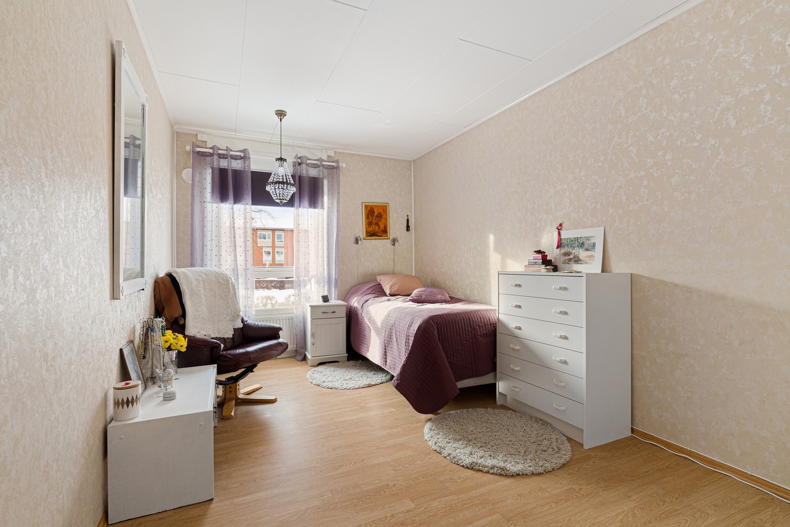 Soverom 2 er på romslige 12,5 kvm. Galleribilde