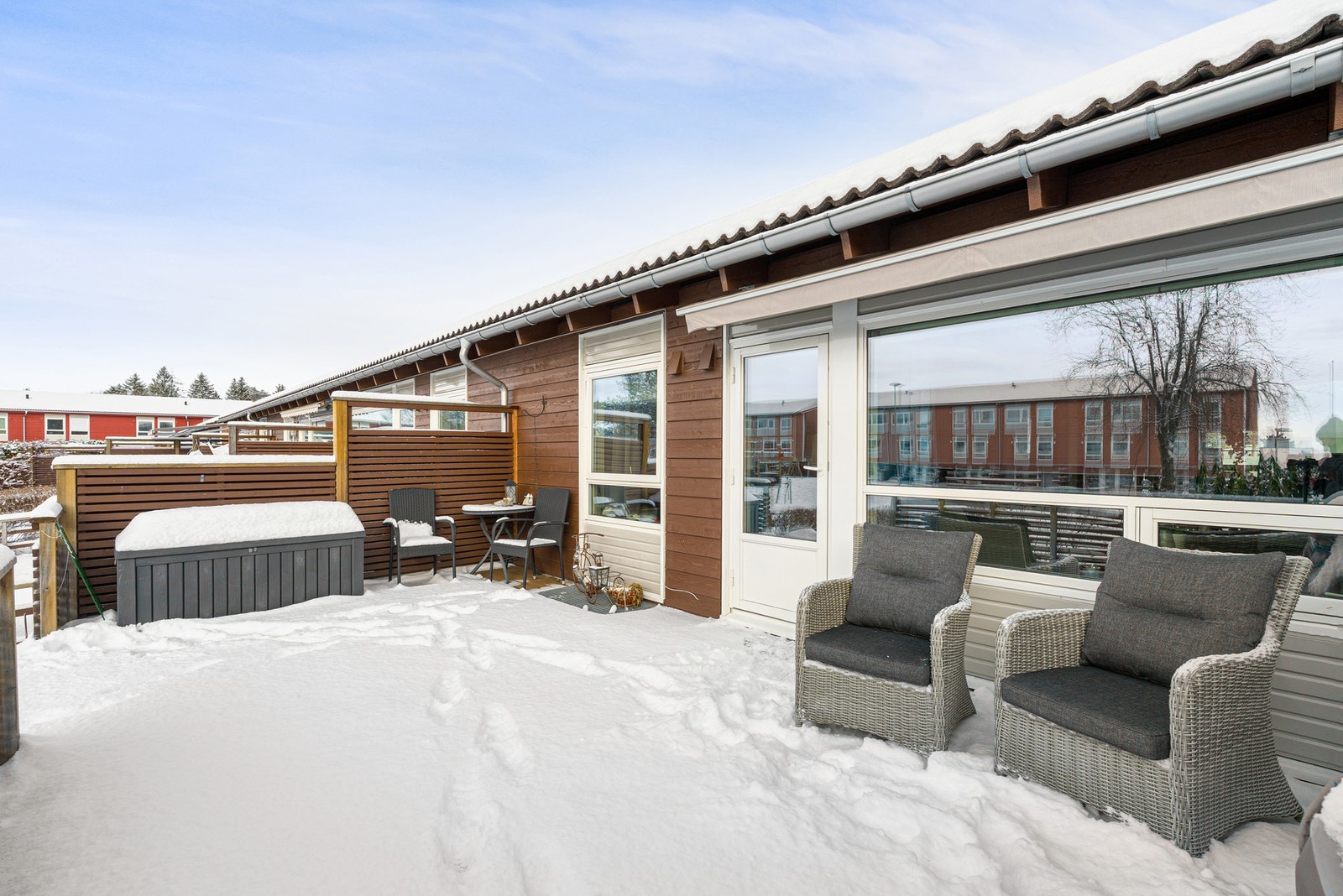 Terrassen ligger vendt mot sørvest og byr på utmerkede solforhold. Galleribilde