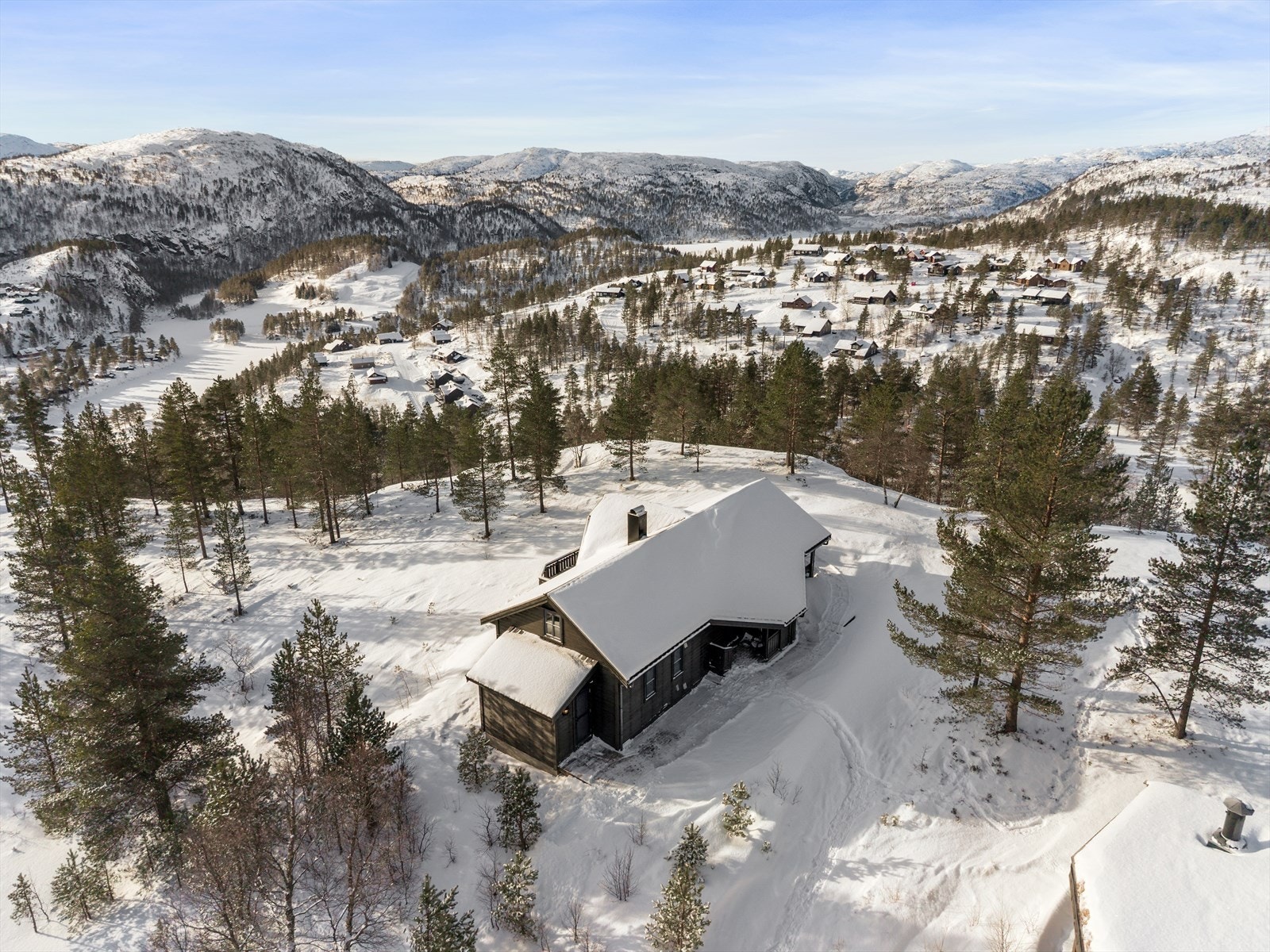 Her er det fredelig, skjermet og med nydelig natur rett utenfor døren Galleribilde