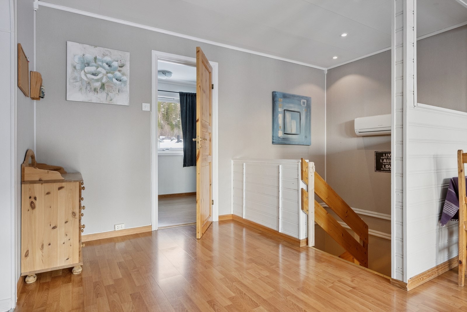 Felleskostnad: Kr 6 881,- pr. mnd.: Renter og Avdrag fellesgjeld, drift, kommunale avgifter, festeavgift, bygningsforsikring og vedlikehold m.m. Galleribilde