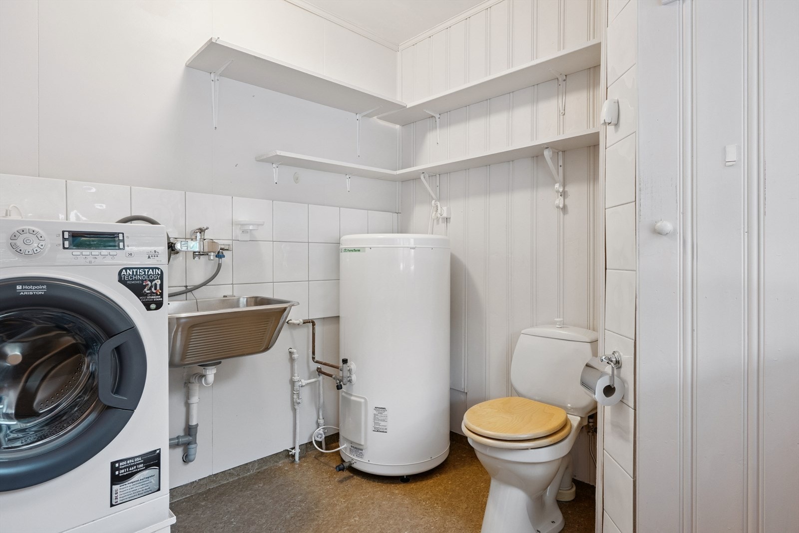 Vaskerom med wc Galleribilde