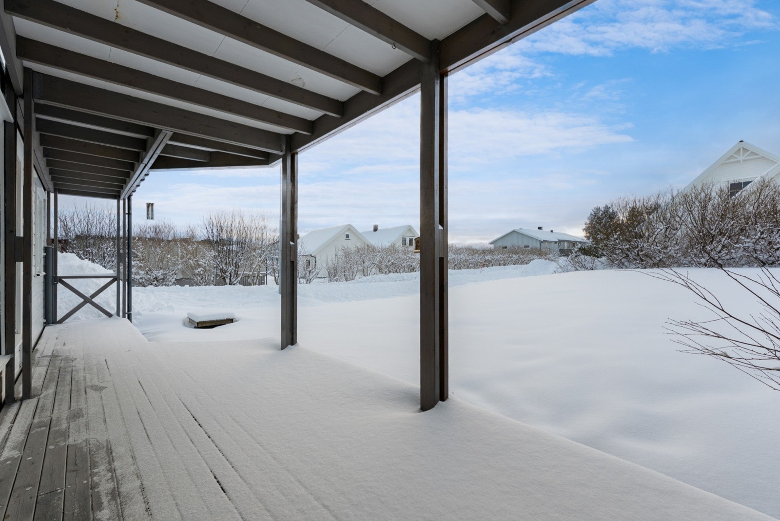 Her kan du nyte morgenkaffen i rolige omgivelser eller samles til grilling på ettermiddagen. Galleribilde