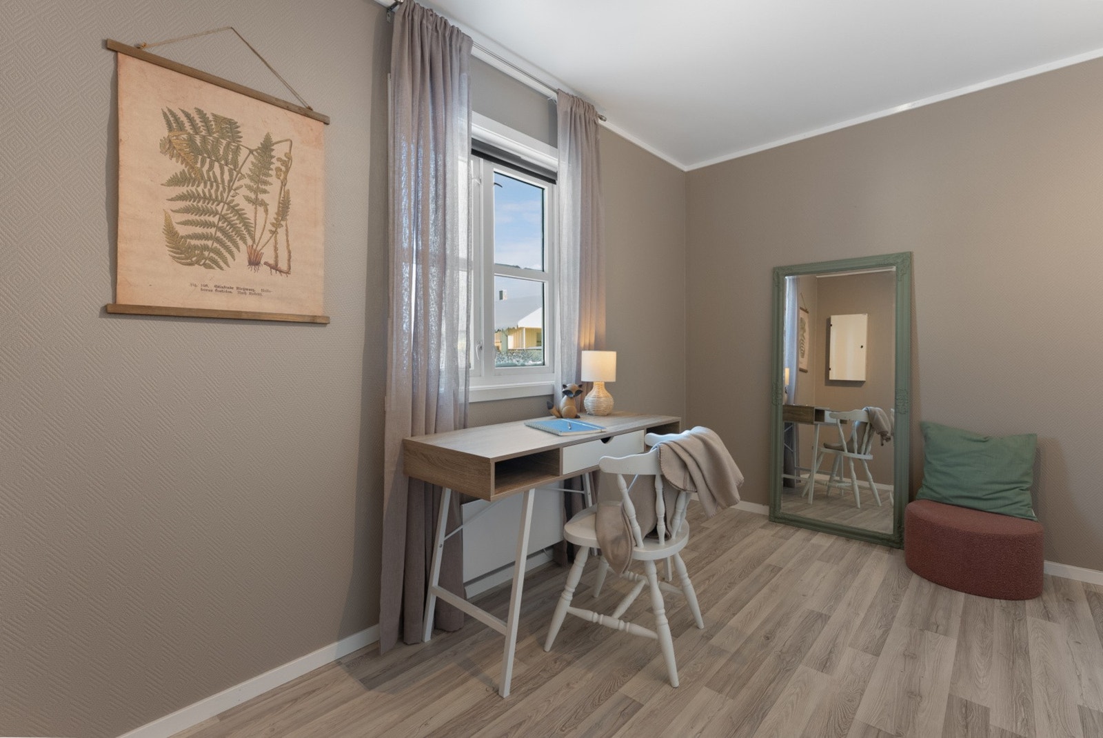 Det andre soverommet er også funksjonelt og egner seg ypperlig som barnerom. Galleribilde