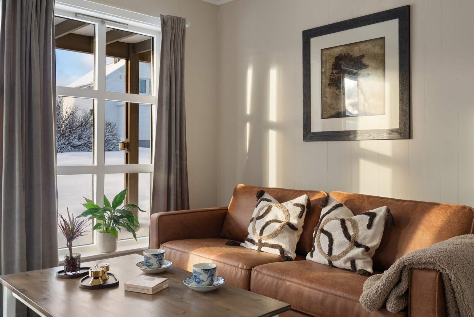 Stuen har en god og fleksibel planløsning som gir rikelig med plass til både en komfortabel sofagruppe. Galleribilde