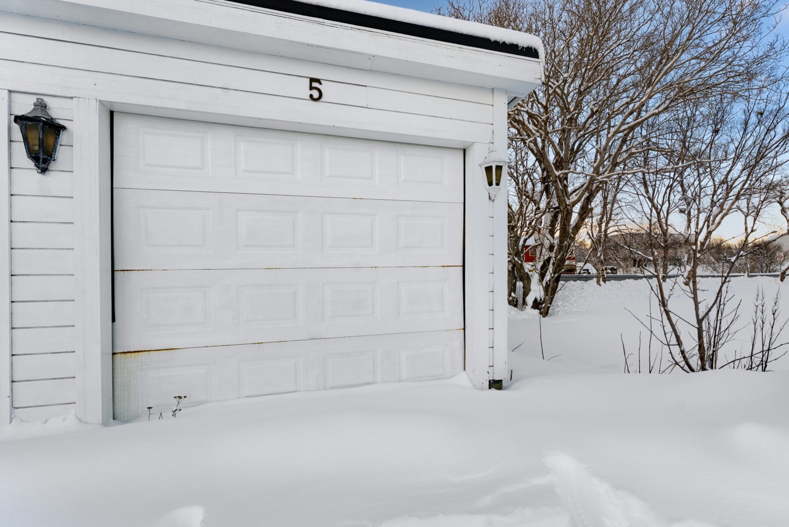 Her kan du parkere bilen trygt og tørt, skjermet for vær og vind året rundt. Galleribilde
