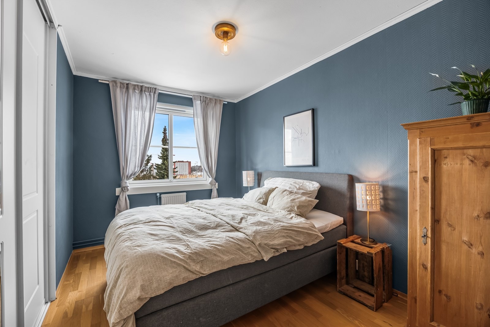 Hovedsoverommet har god plass til dobbeltseng og garderobeskap. Galleribilde