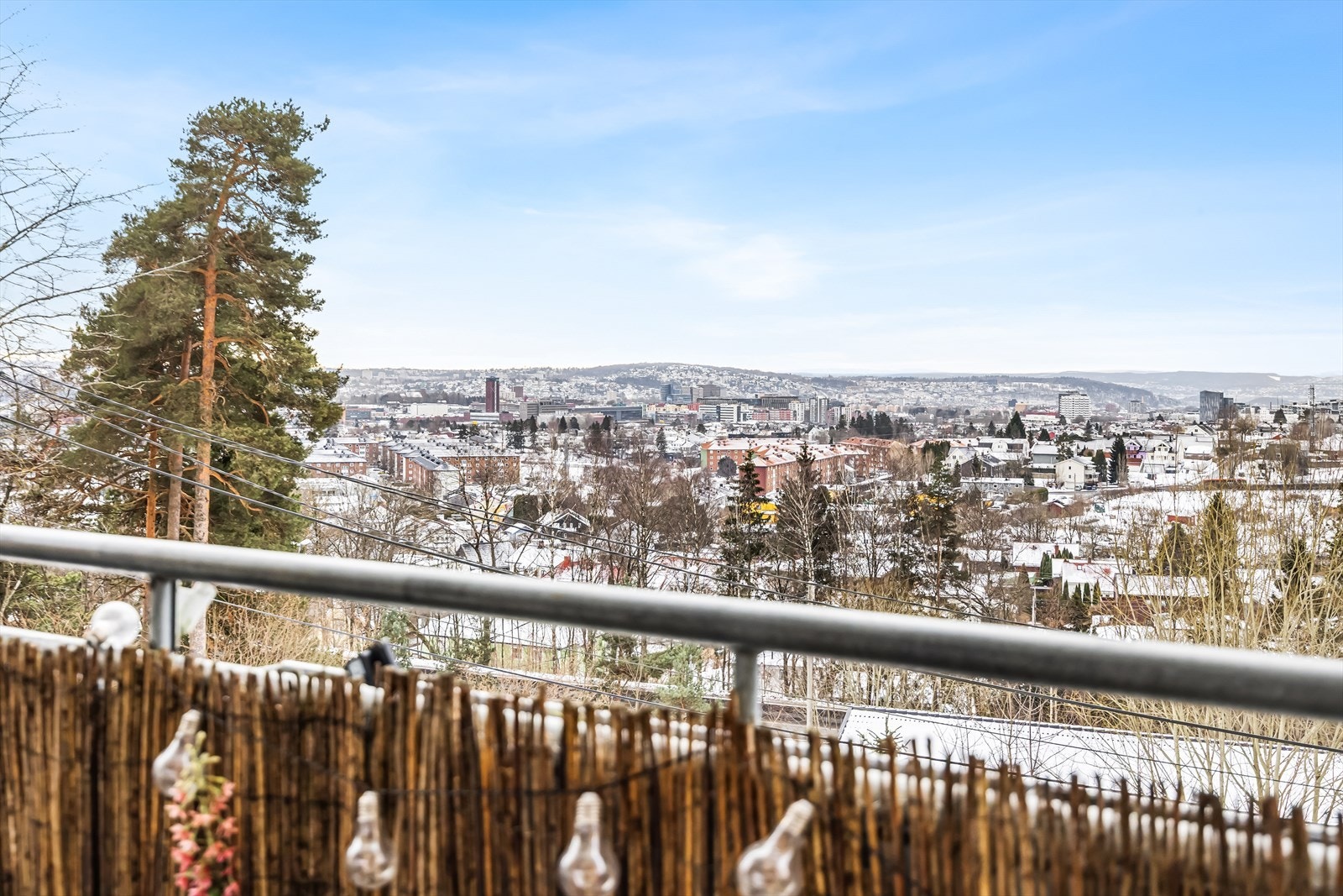 Beliggenheten på Tonsenhagen er attraktiv i et etablert og familievennlig område. Galleribilde