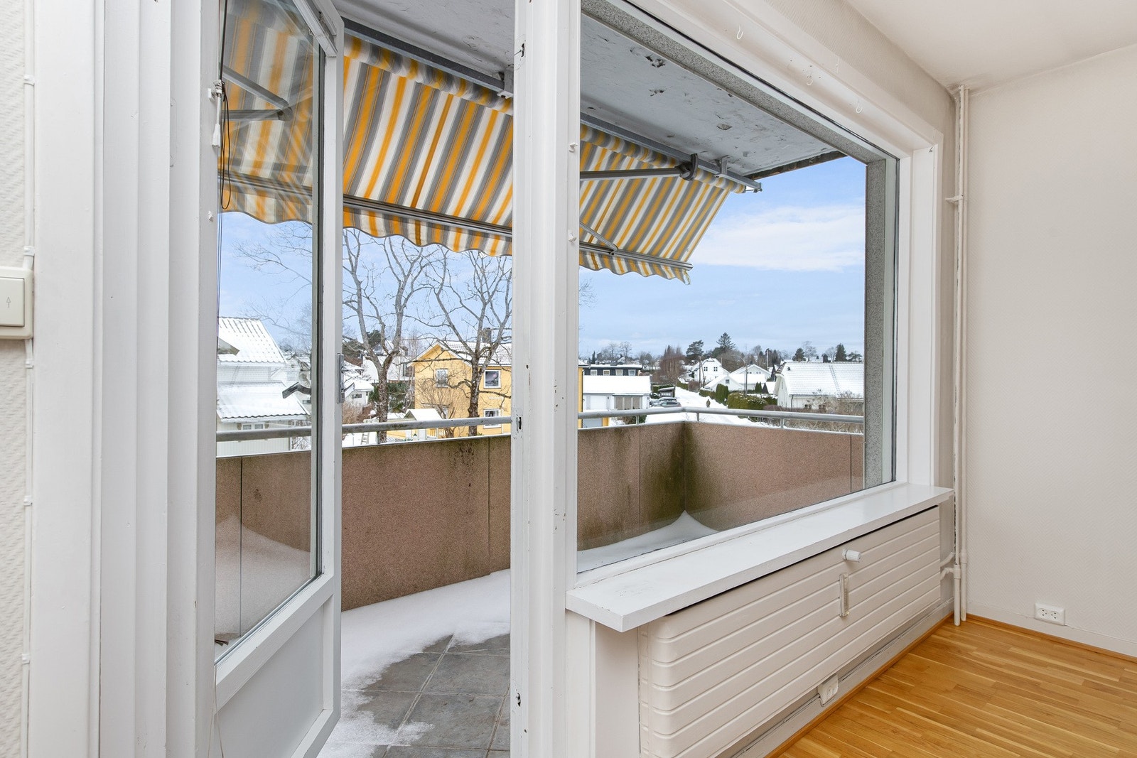 Utgang til sydvestvendt balkong Galleribilde