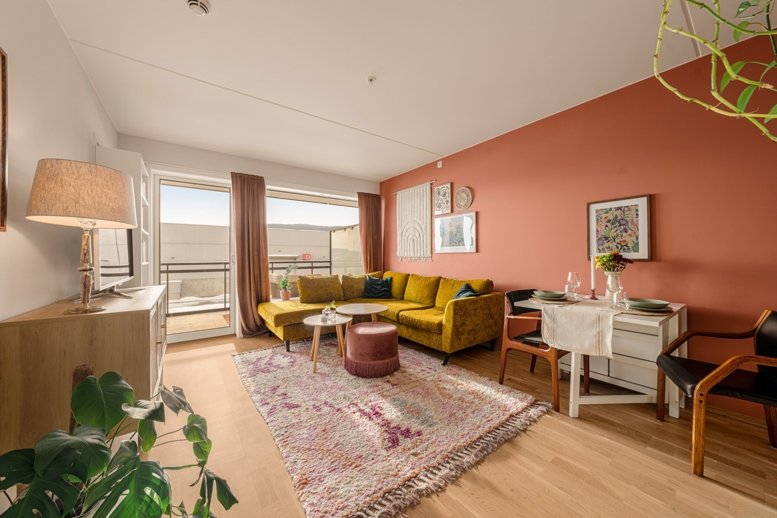 EMERA Romerike ved Celine B. S. Holm ønsker velkommen til Messeveien 200! Galleribilde