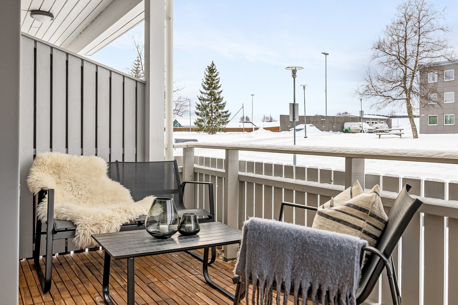 Verandaen er på 9,5 kvm og har utgang til egen inngjerdet hage. Galleribilde