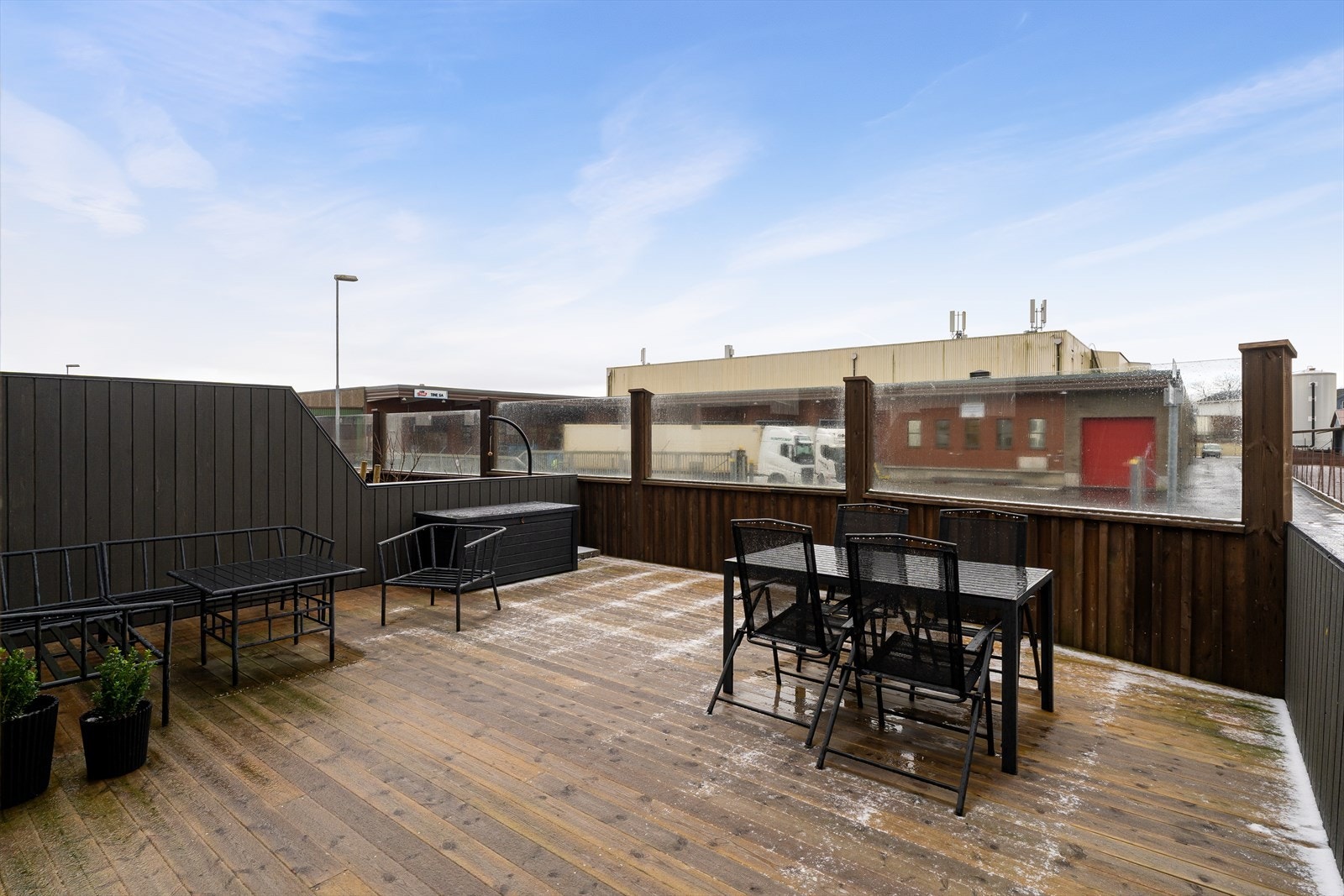 Sørvendt og lun terrasse Galleribilde