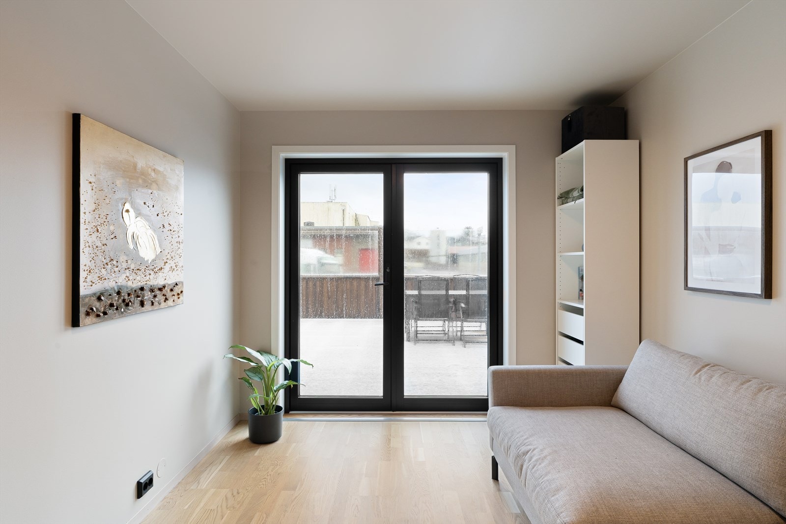 Stue med utgang til terrasse Galleribilde