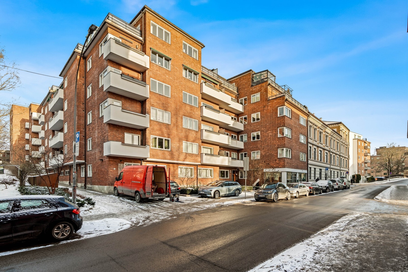 Veldrevet sameie med 45 seksjoner, i senere tid utført rehabilitering av rør (strømpeløsning) i 2020, samt rehabilitering av heis i 2023. Galleribilde