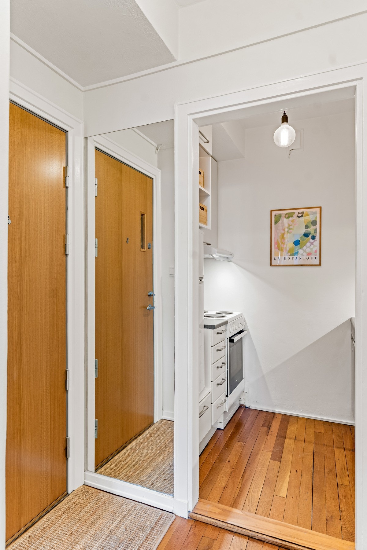 Fra gang mot kjøkken. Galleribilde