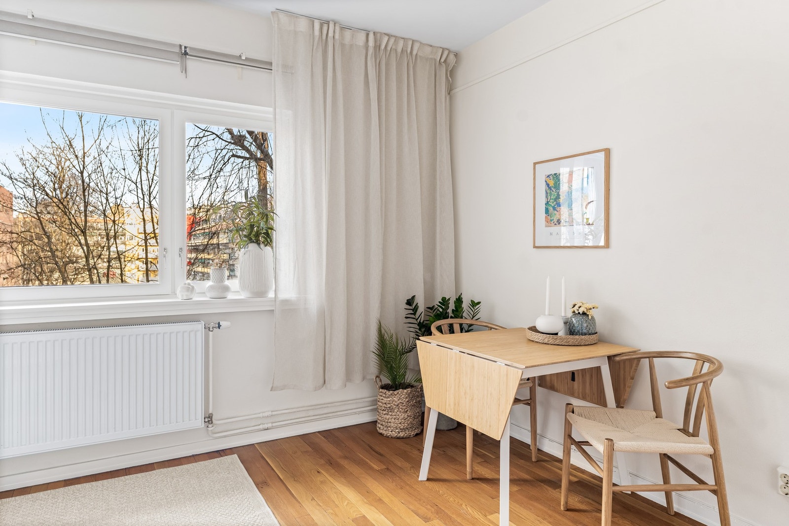 God plass til spisegruppe. Galleribilde