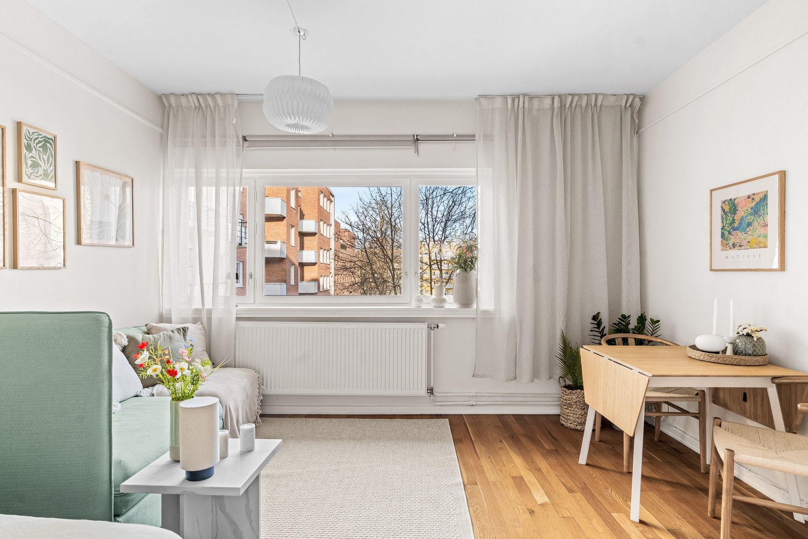 Velkommen til Majorstuveien 17A! En lys, luftig og arealsmart leilighet beliggende i byggets 4.etasje med heisadkomst. Foto: Stefan Borup. Galleribilde