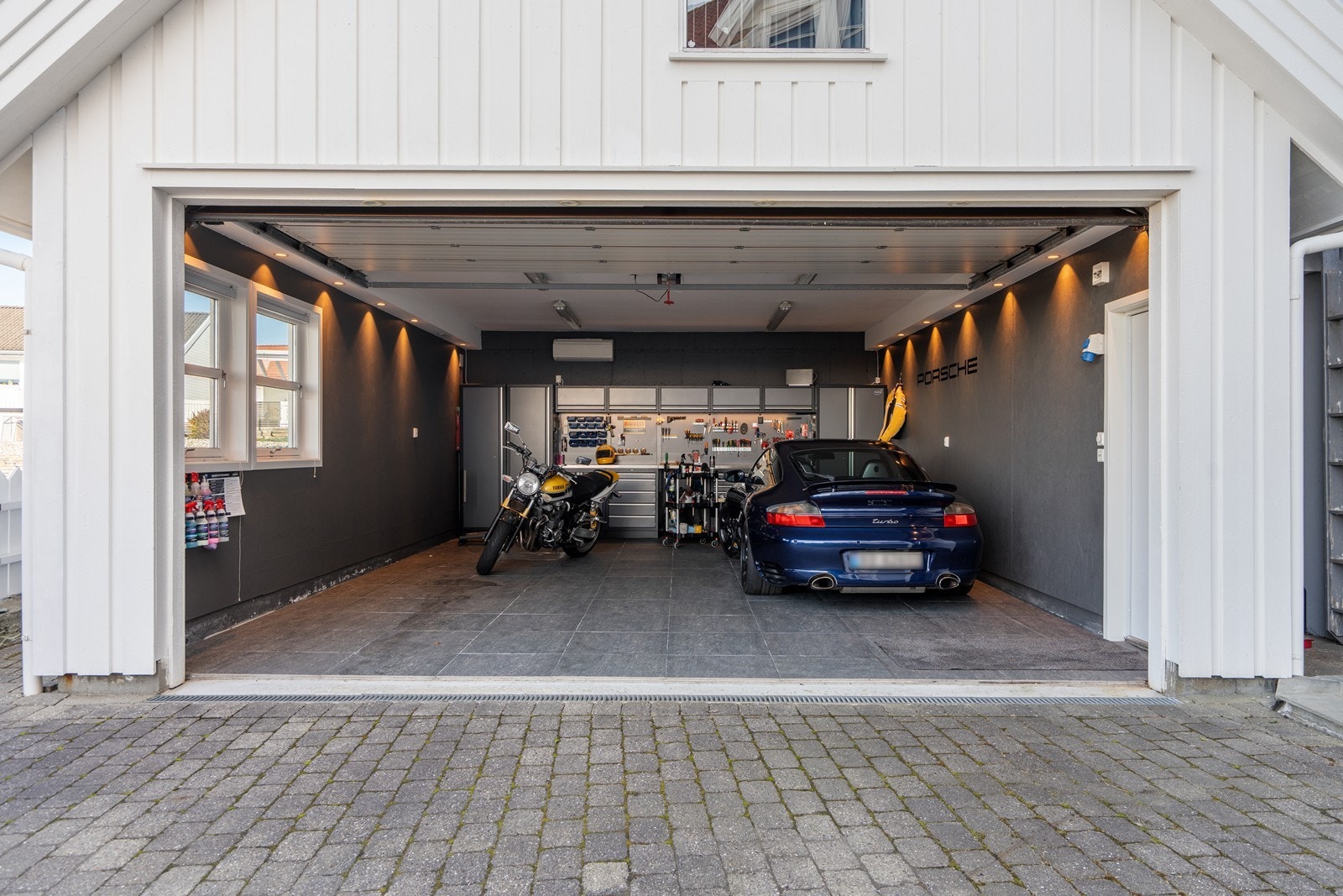 Dobbel garasje med varmepumpe Galleribilde