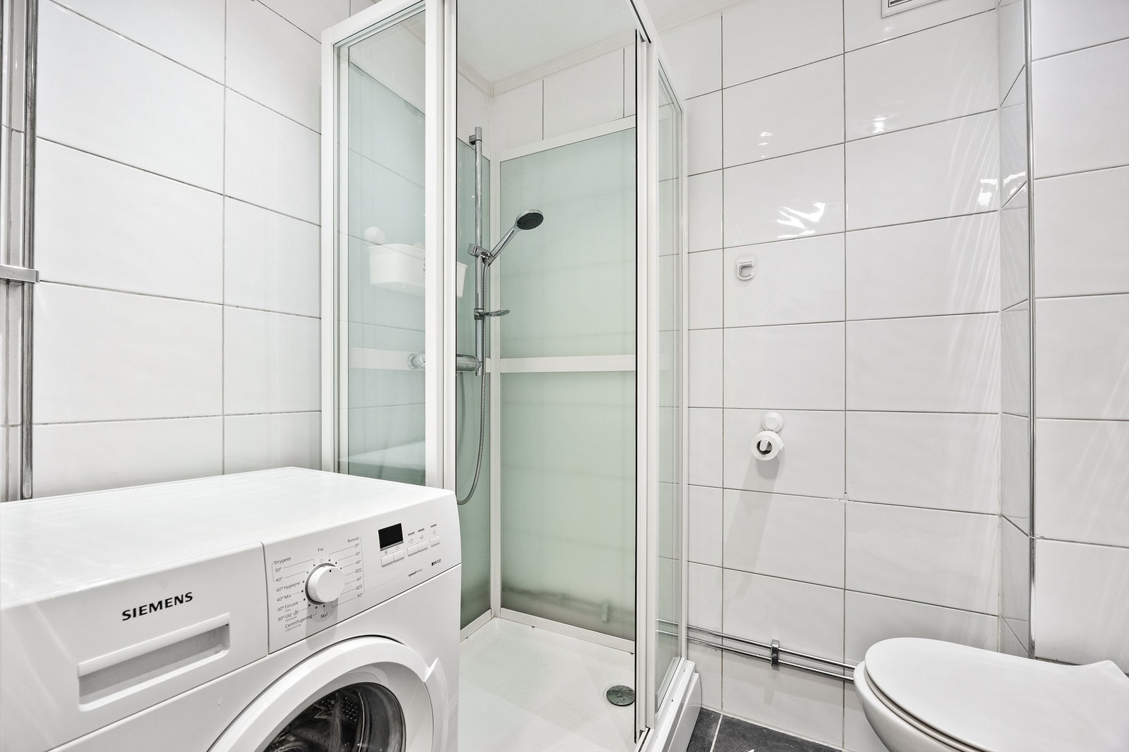 Bad av eldre standard med behov for oppussing Galleribilde