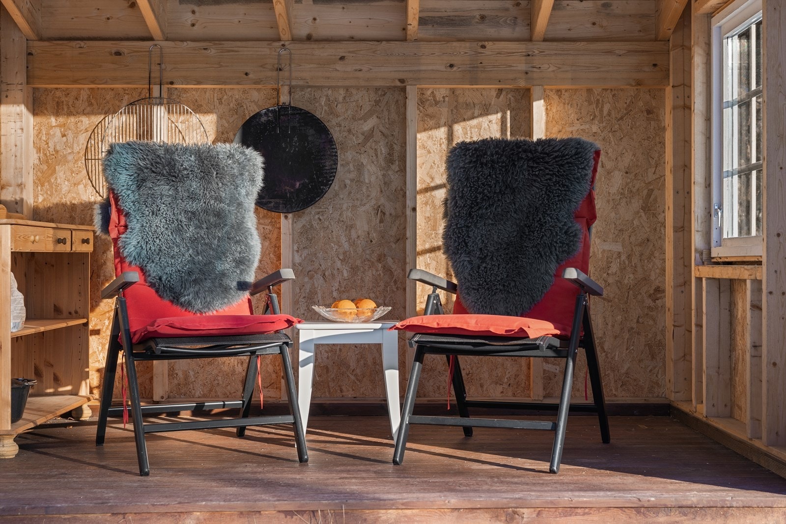 Gapahuk/grillbu gir trivelige uteareal Galleribilde