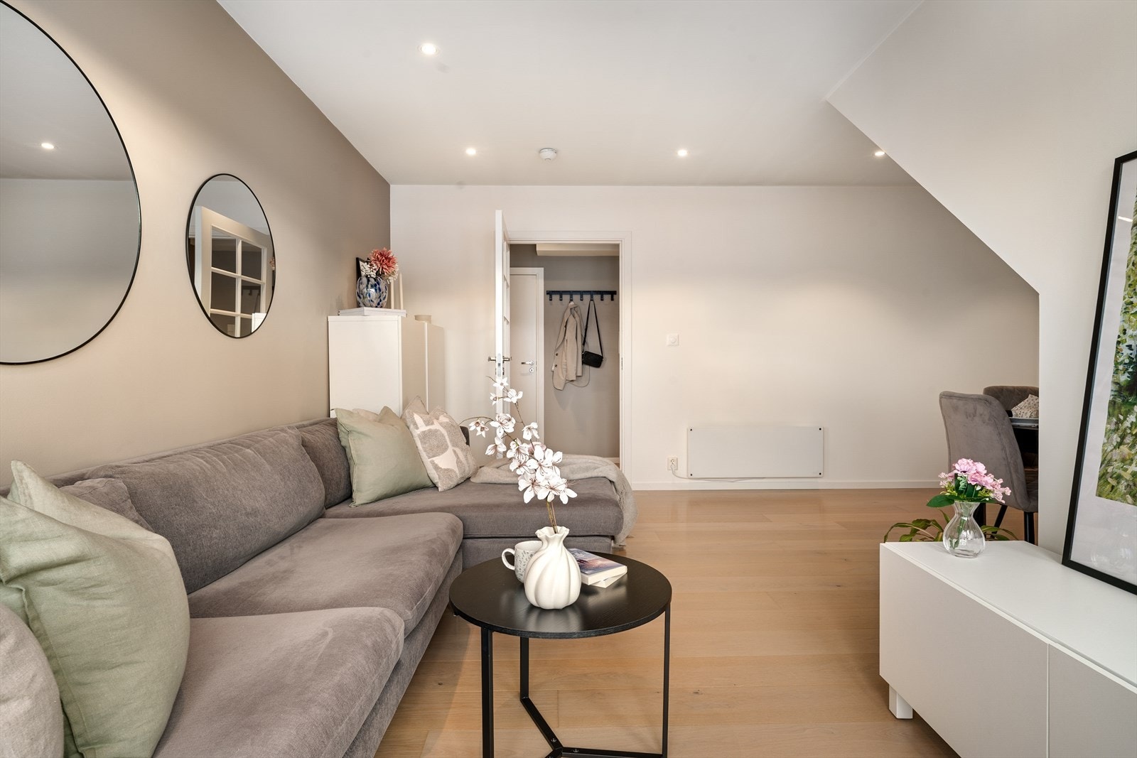 - Varmeovn fra 2023 varmer stuen godt opp - Galleribilde