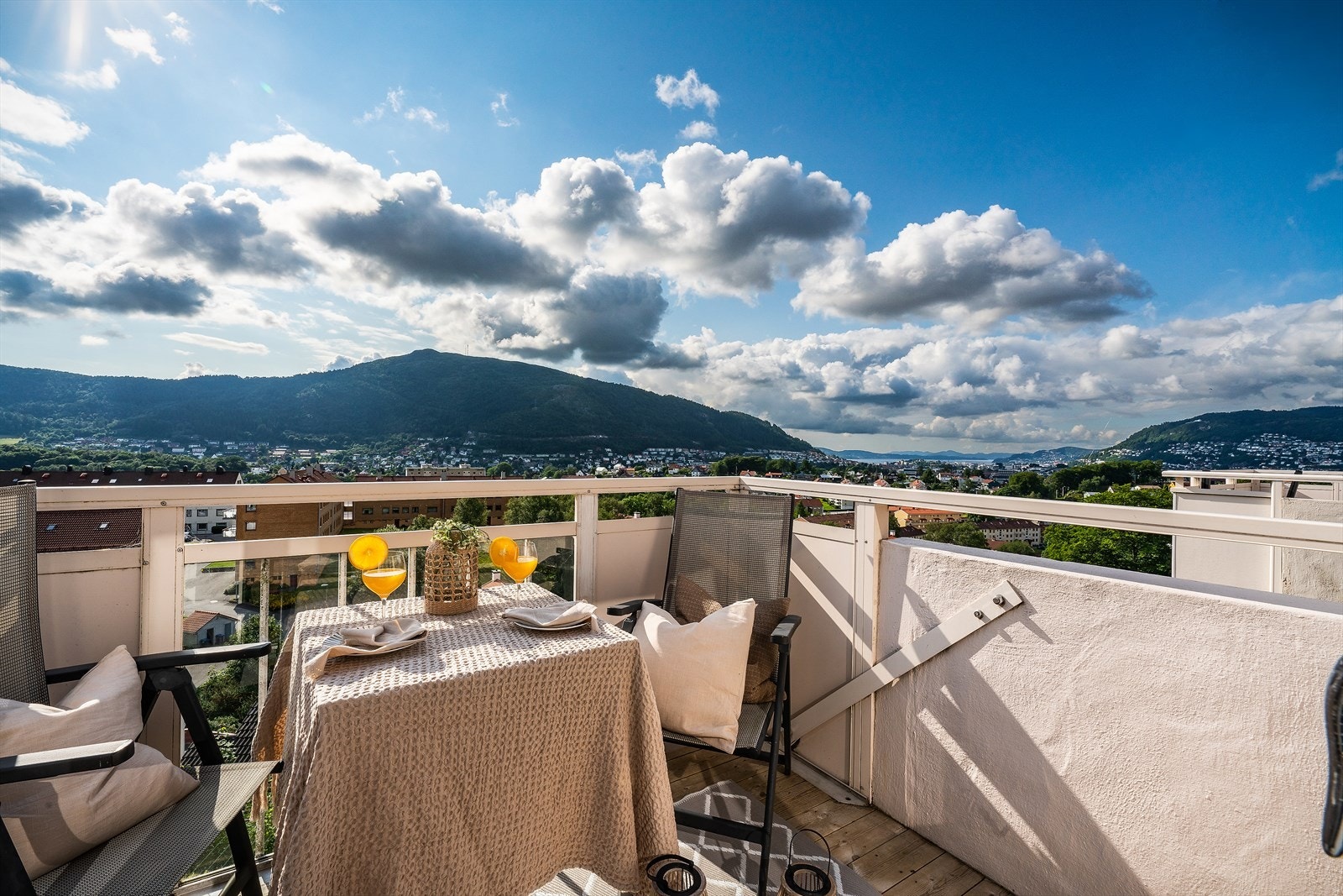 - Balkongen måler 5,3 m² - Galleribilde