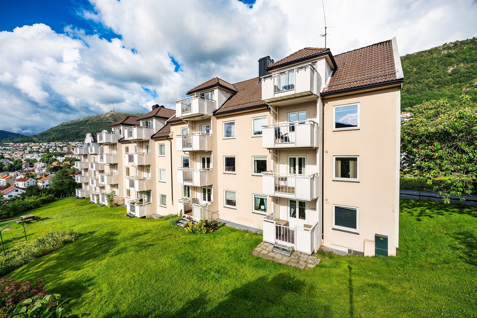 - Landås er et svært ettertraktet boligområde, med nærhet til det meste du trenger i hverdagen - Galleribilde