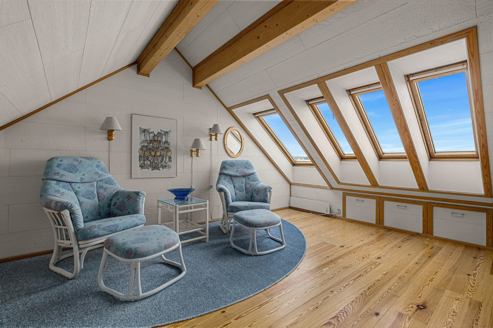 Loftet er ikke byggemeldt og godkjent iht Trondheim kommune. Galleribilde