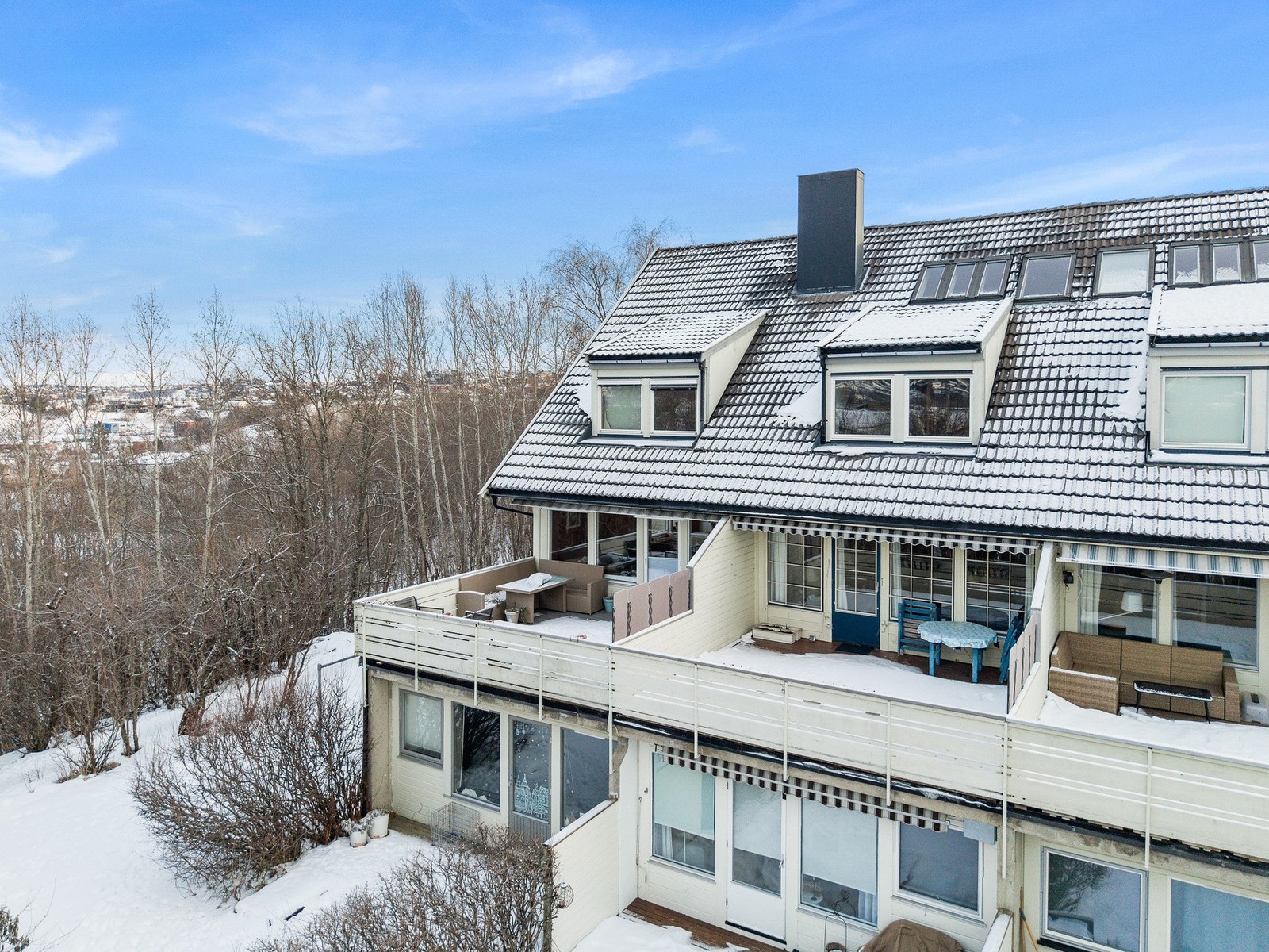 Innholdsrikt rekkehus over 4 etasjer. Galleribilde