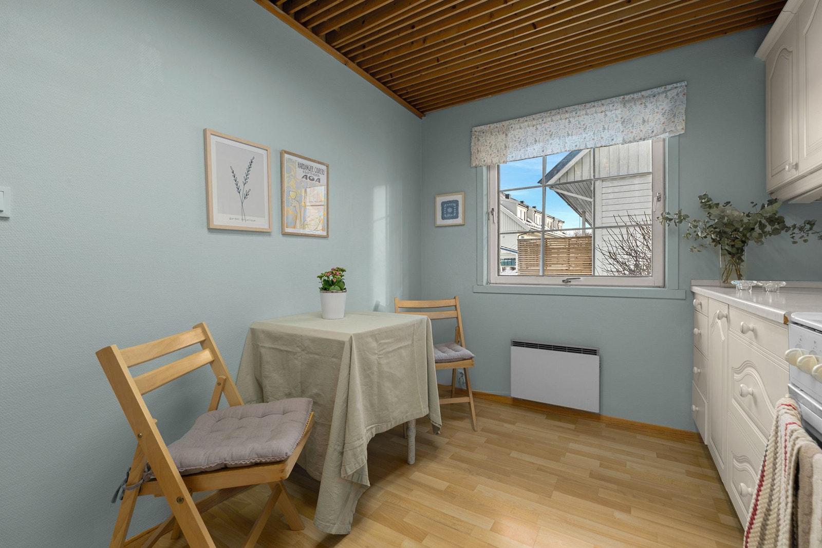 Her er det også plass til et lite frokostbord. Galleribilde