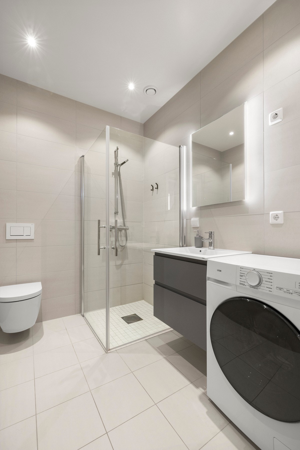 Plass og opplegg for vaskemaskin. Galleribilde