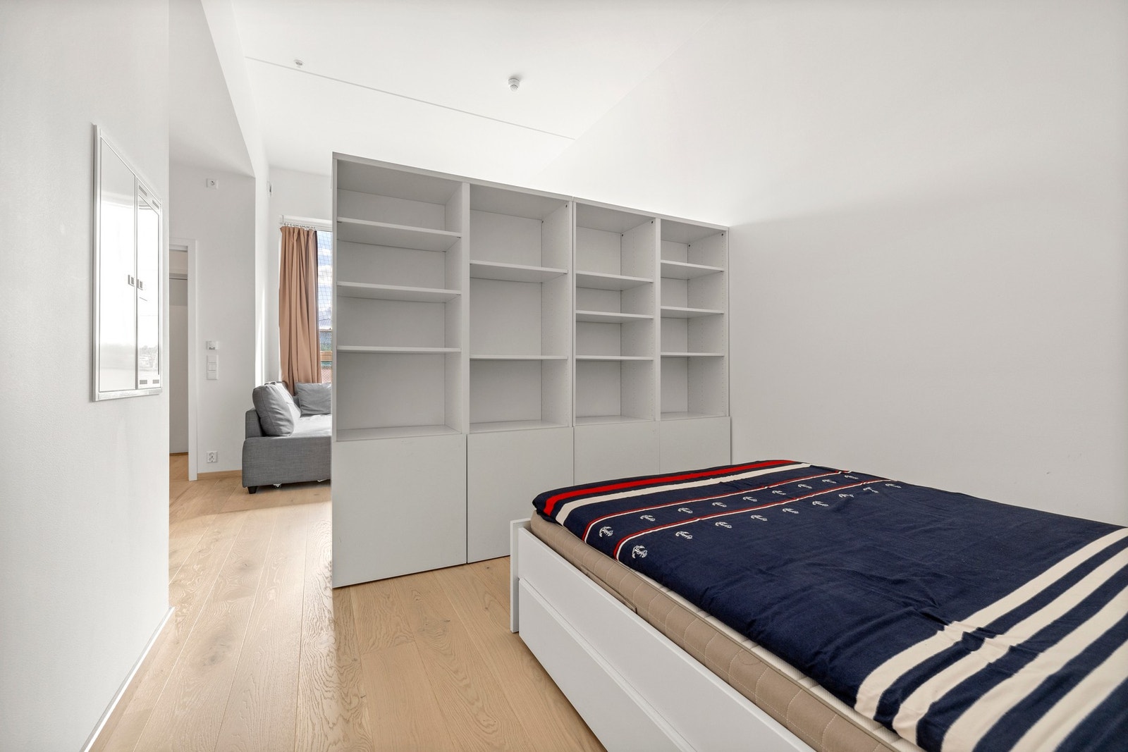 I dag har selger innredet leiligheten med alkove - en god løsning! Galleribilde