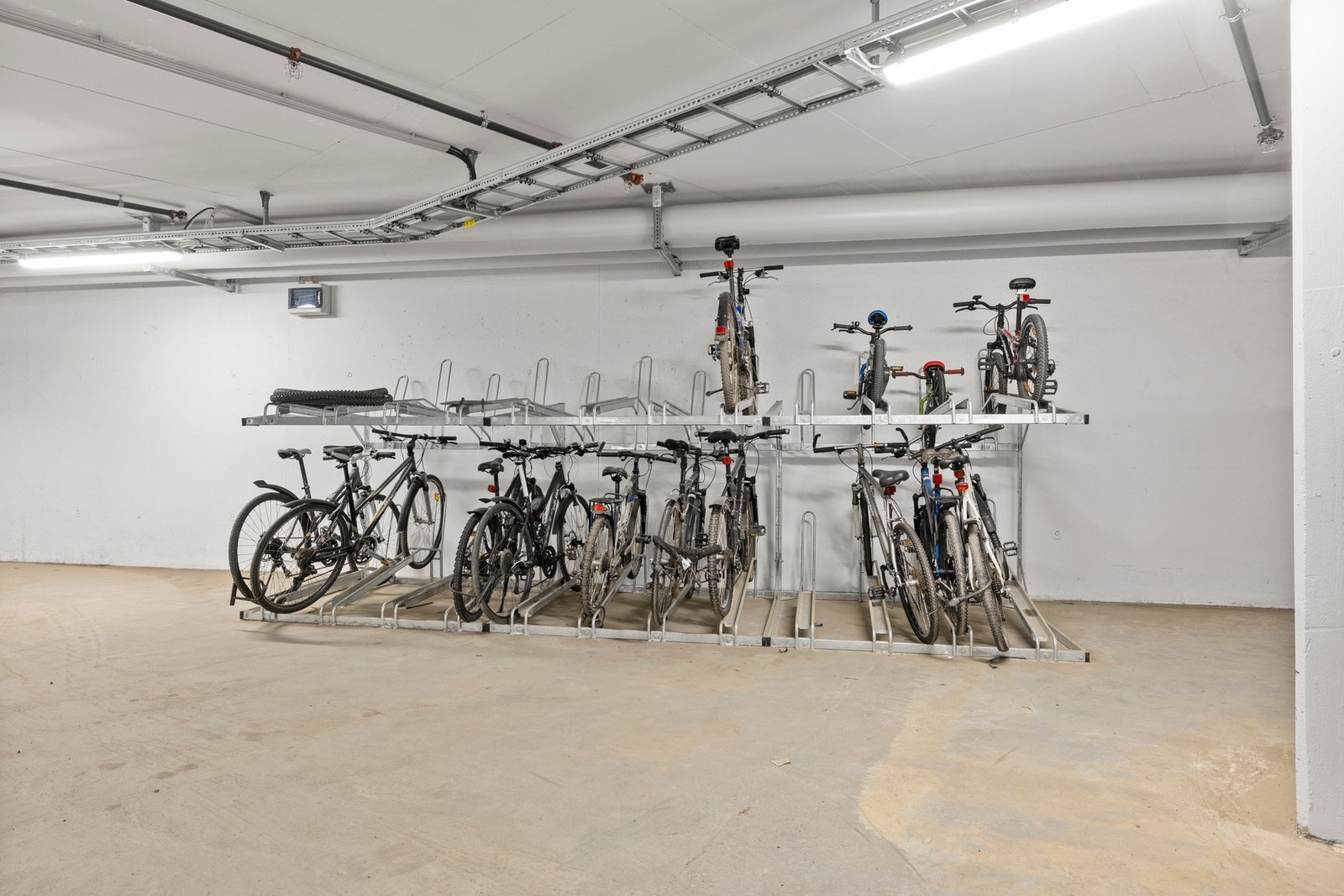 Sykkelen plasserer du i felles sykkelparkering. Galleribilde