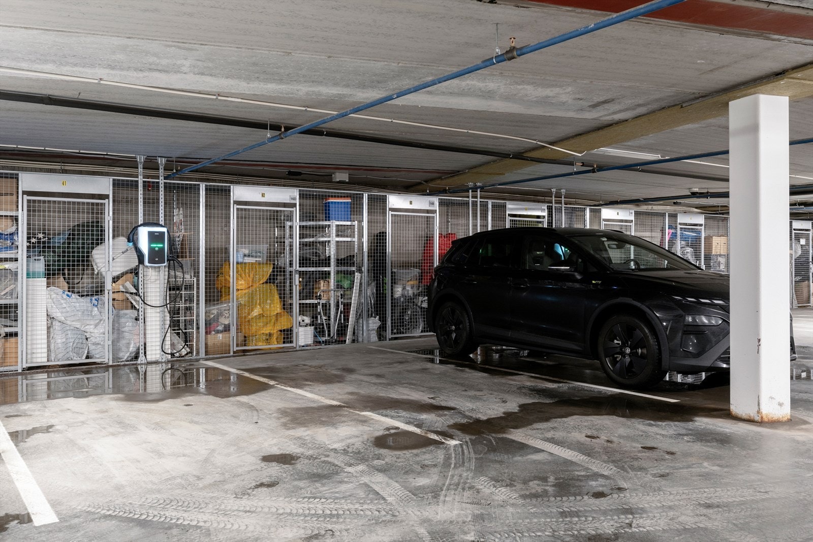 Leiligheten disponerer en plass i garasjekjellere, her finner du også boden. Galleribilde