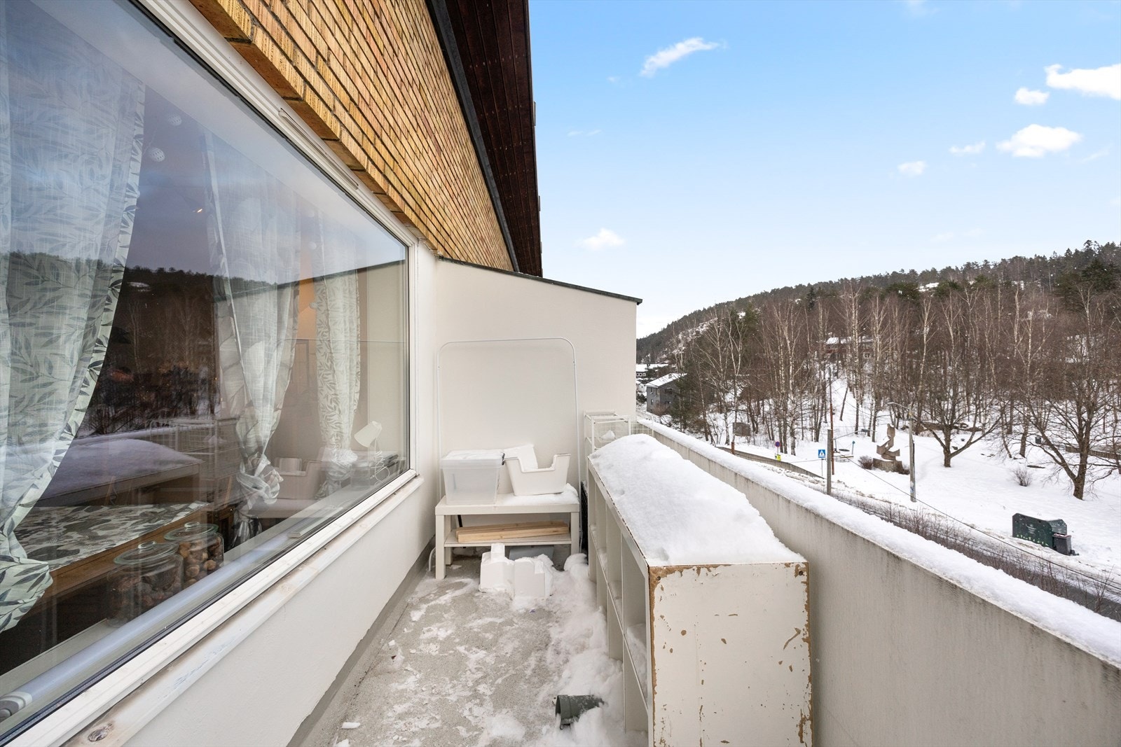 Balkongen har en solid konstruksjon i betong. Galleribilde