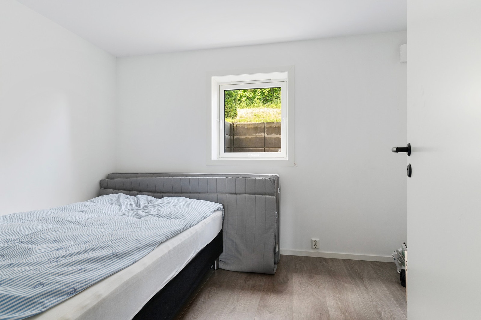 Romslig soverom. Galleribilde