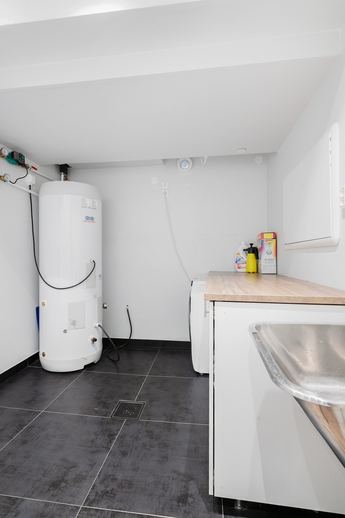 Fra det innredede romme kommer man inn til et vaskerom. Galleribilde