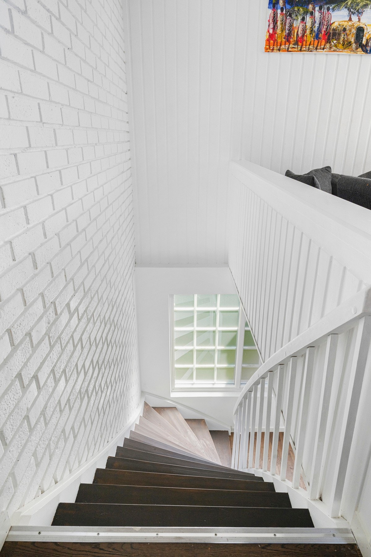 I gangen går trappa ned til underetasjen. Galleribilde