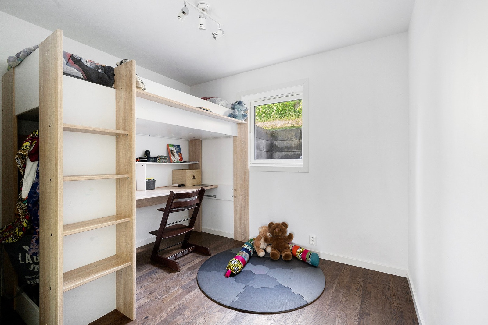 Underetasjens 2. soverom er også av god størrelse. Galleribilde