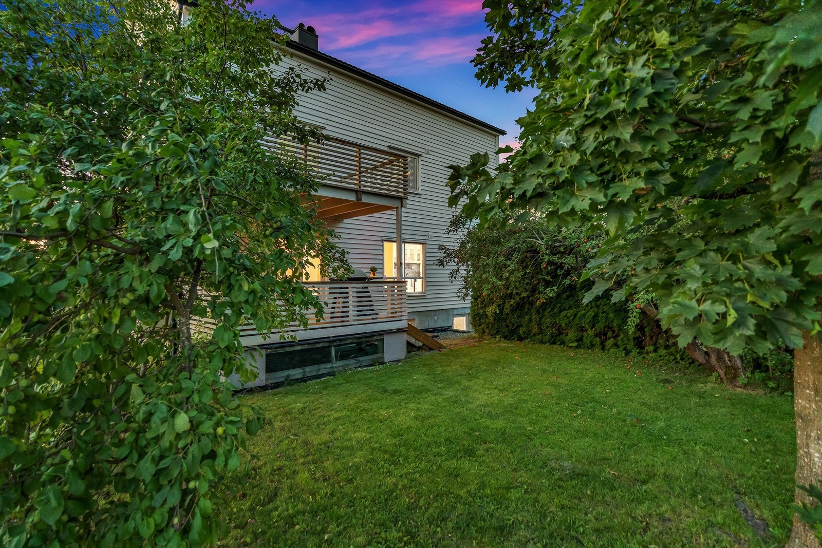 Boligen har bruksrett til en hyggelig hageparsell med bl.a frukttrær Galleribilde