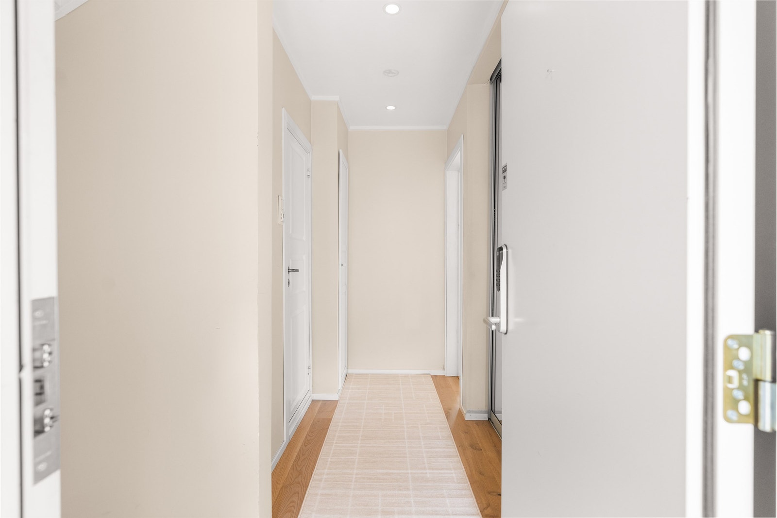 På ytterdøren er det montert kodelås for en enkel og nøkkelfri hverdag Galleribilde