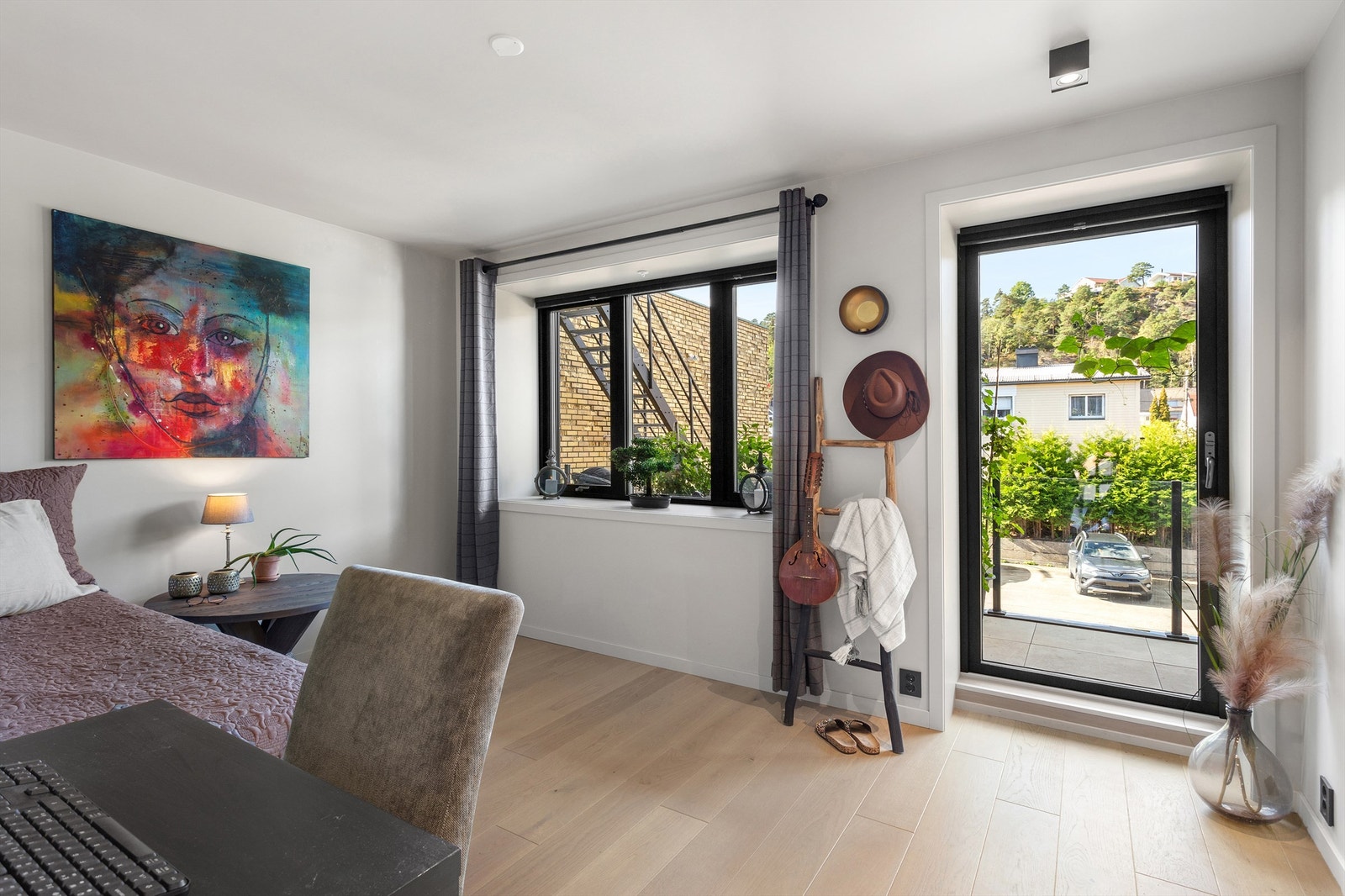 Soverom 2 med utgang til veranda Galleribilde