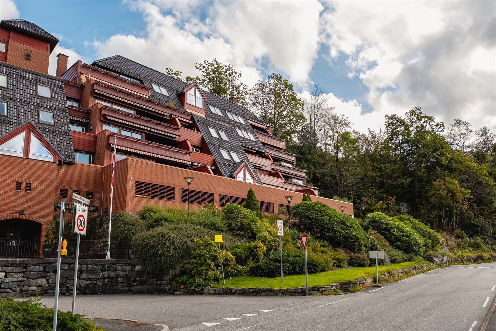 Leiligheten ligger i det populære sameiet Paradis Terrasse. Galleribilde