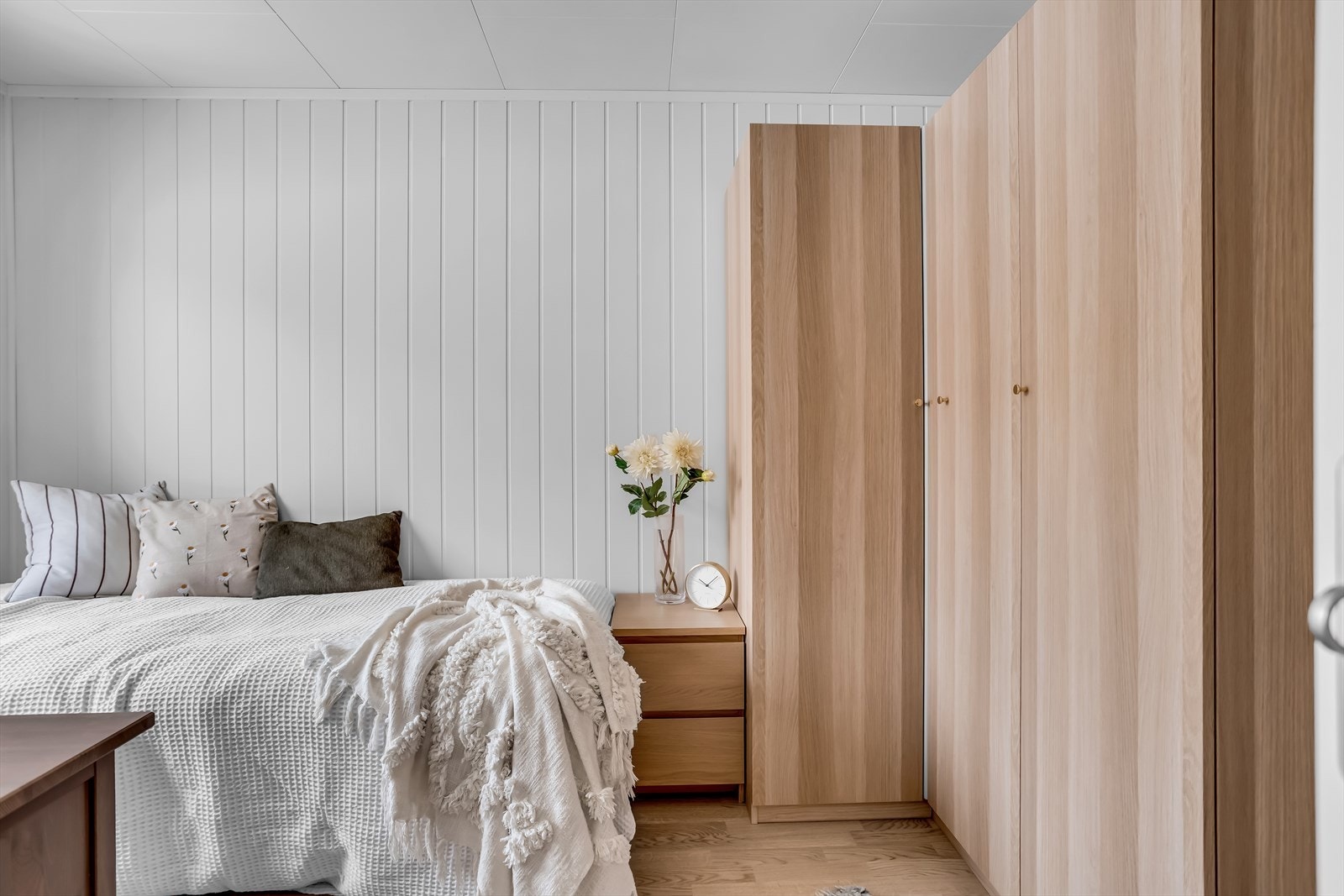 Alle soverom har parkettgulv og Smart panel på veggene. Galleribilde