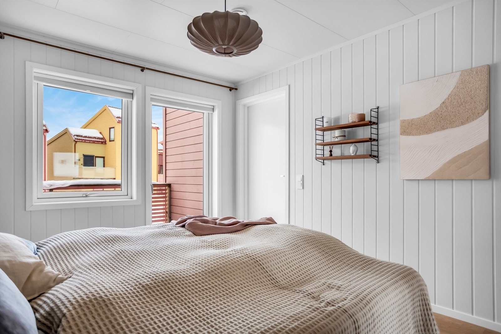 Det andre soverommet har utgang til en privat balkong på 4,6 m². Galleribilde